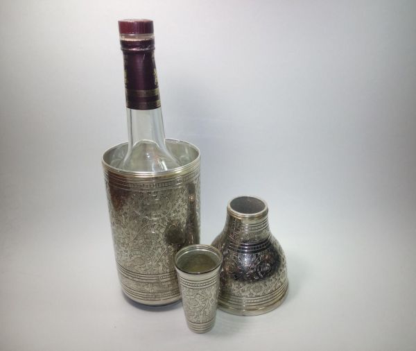 Подарочный кофр "Бутылка" из 3-х пред, латунь, чеканка, h32см