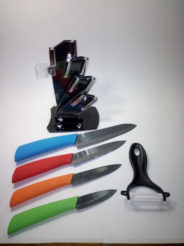 Набор ножей керамических 6 пред. плас. цвет.руч, подст. акрил, цветной