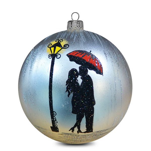 Елочная игрушка шар стеклянная "Поцелуй под зонтом" д8см, руч. худ.роспись