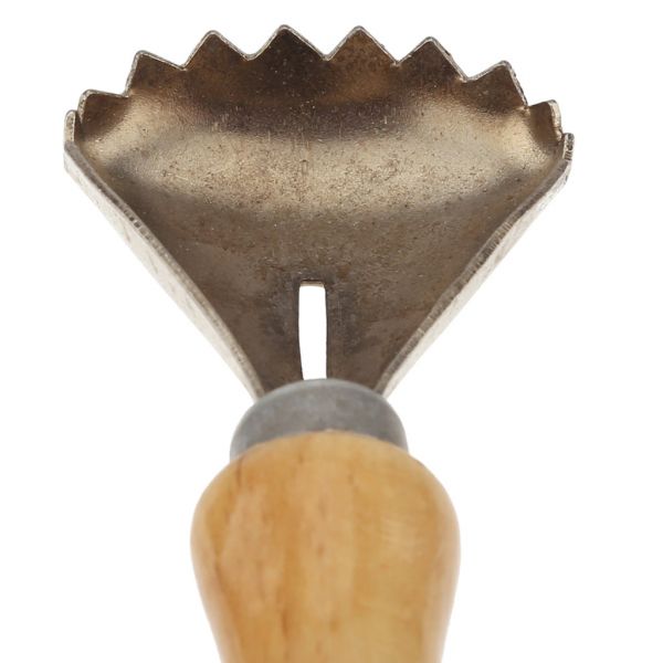 Рыбочистка металлическая 16см, д4,5см, с деревянной лак. ручкой(Россия)