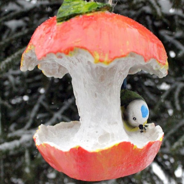 Фигура-кормушка для сада из полистоуна "Яблоко с птичкой"