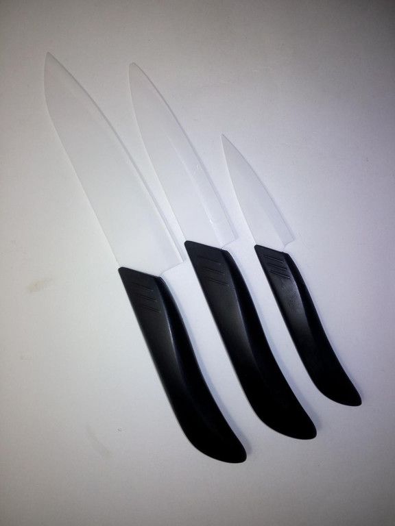 Набор ножей керамических 6 пред. плас.руч, подст. акрил, черн.
