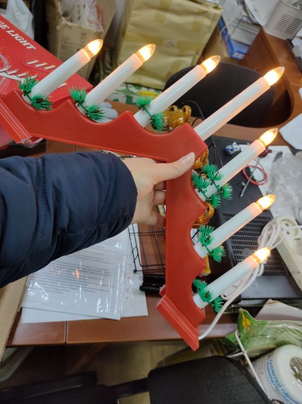 Светильник рождественская горка красный с 7 LED свечами, пластик