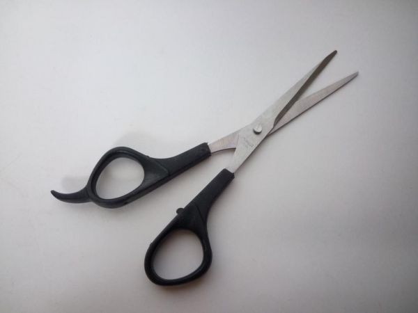 Ножницы парикмахерские пластиковые ручки с упором 15,5 см